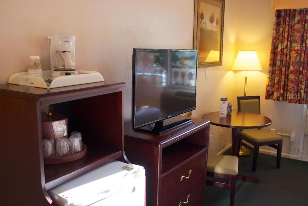 Standard Queen Room with Two Queen Beds interior